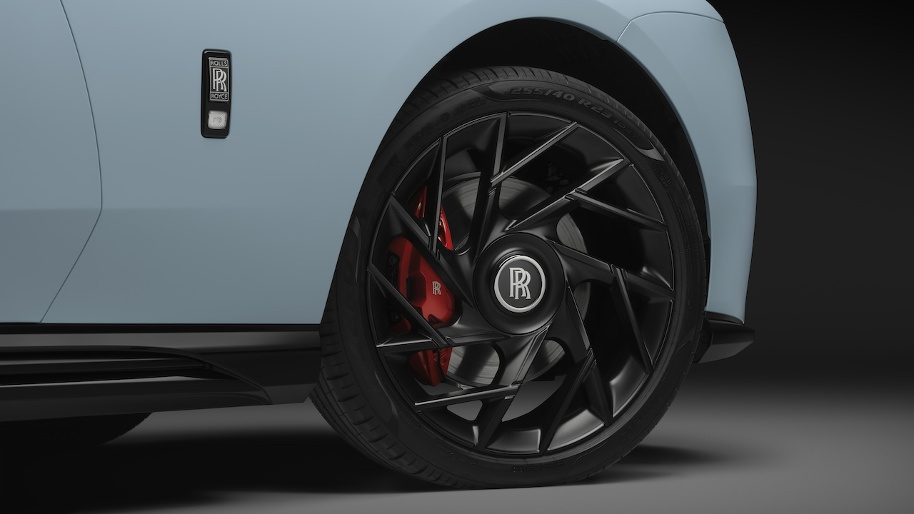 P90643659_highRes_rolls-royce-black-ba